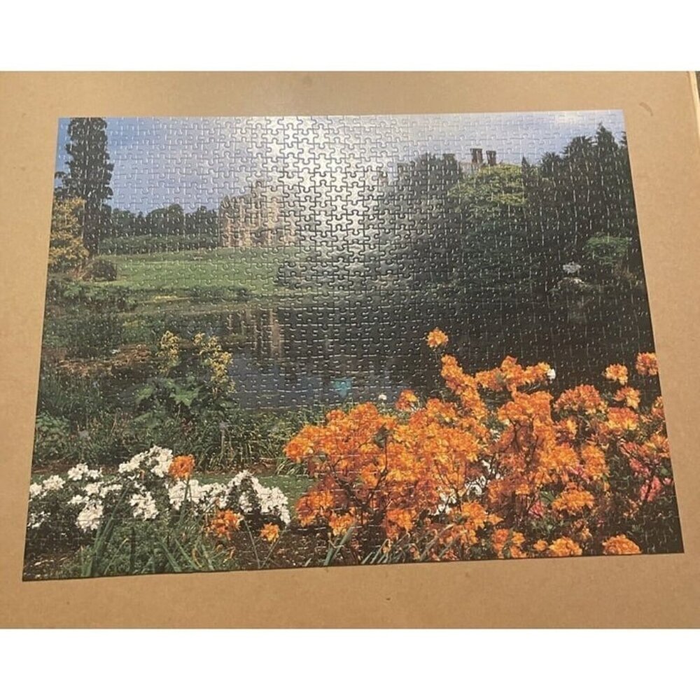 2001 Milton Bradley Big Ben 1000 Piece Puzzle Sandringham House, Norfolk England